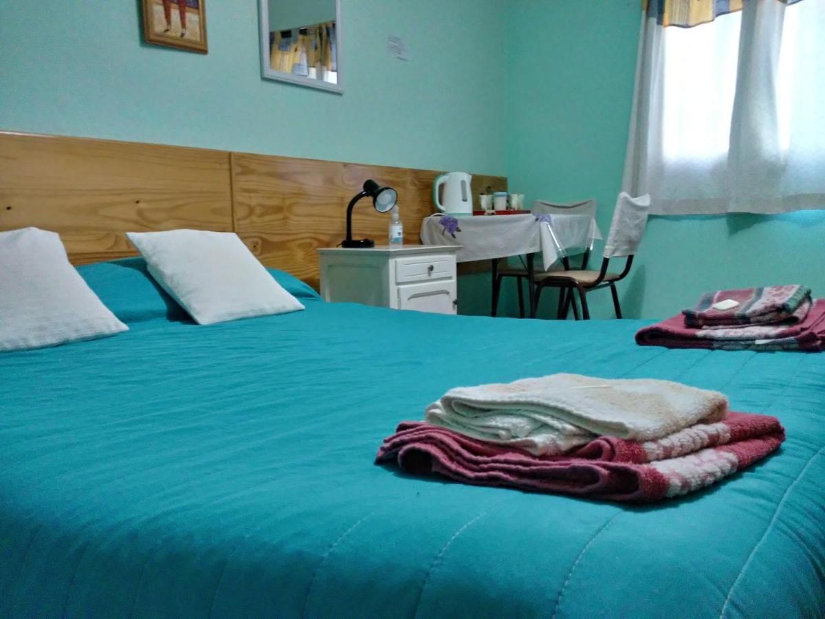Queen Room with Shared Bathroom,1186222957:JPEG