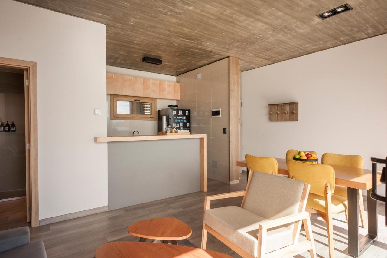 Apartment with Lake View