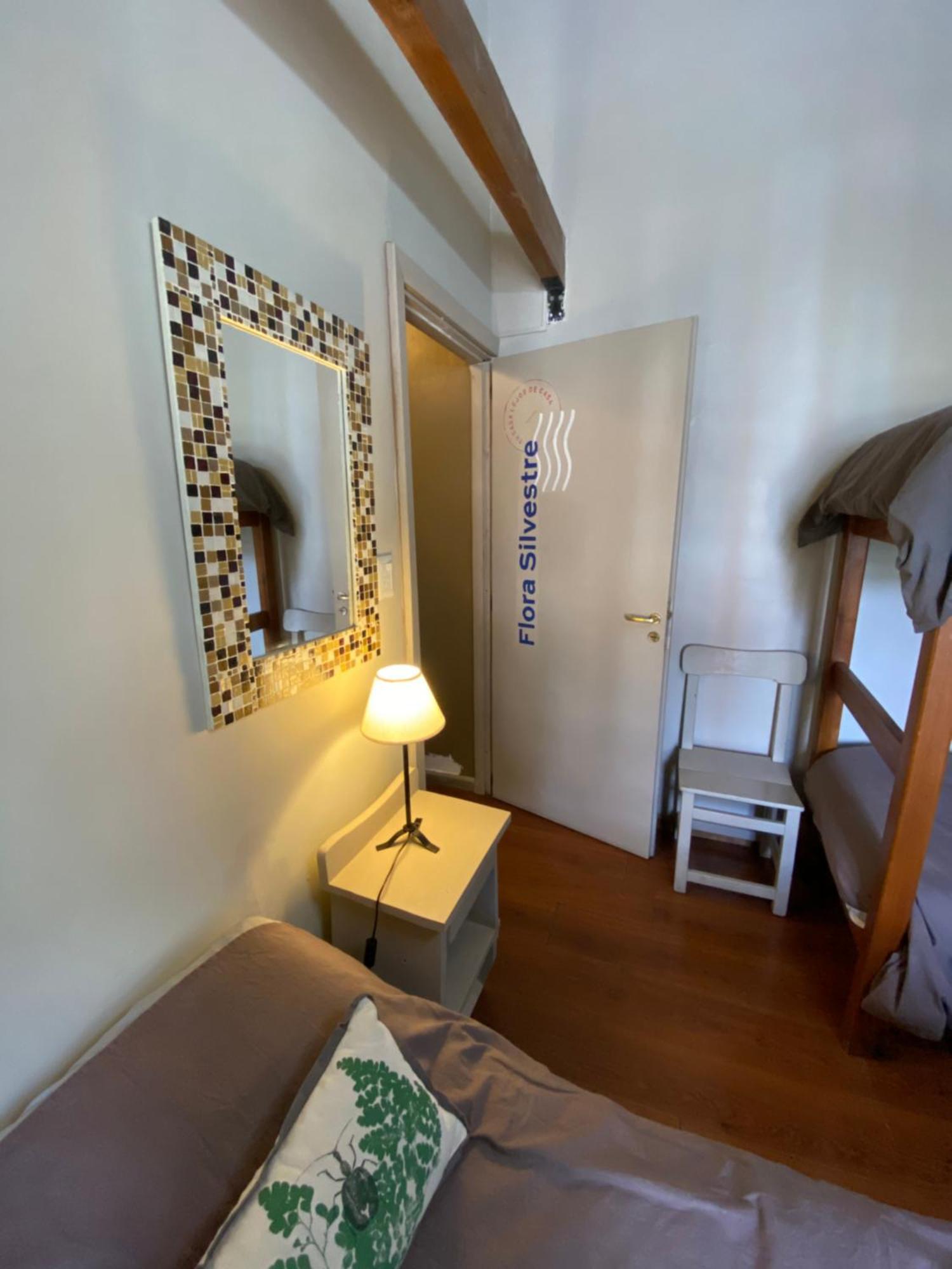 Quarto Duplo Standard com Banheiro Compartilhado