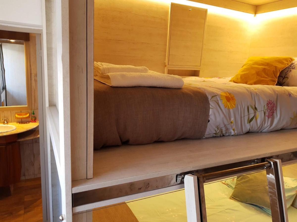 Bunk Bed Mixed Dormitory Room,798987795:JPEG