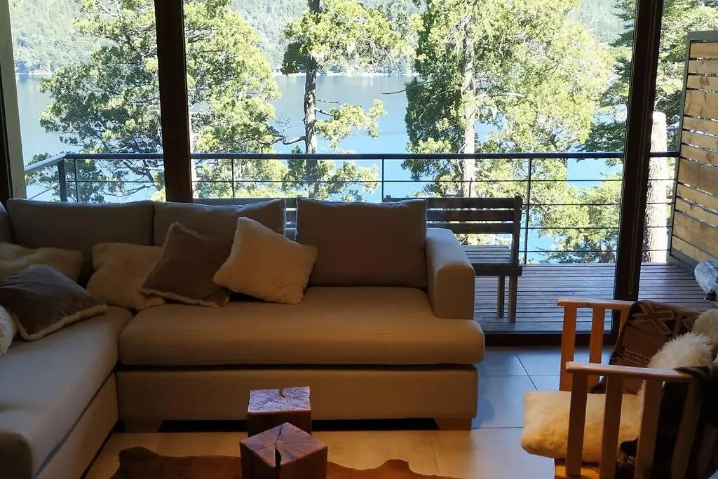 Penon De Arelauquen, Departamento Sobre El Lago.-1