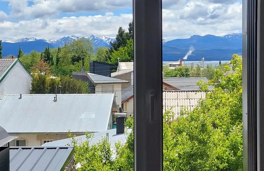 Departamento Con Vista Al Lago Y Cerros-1