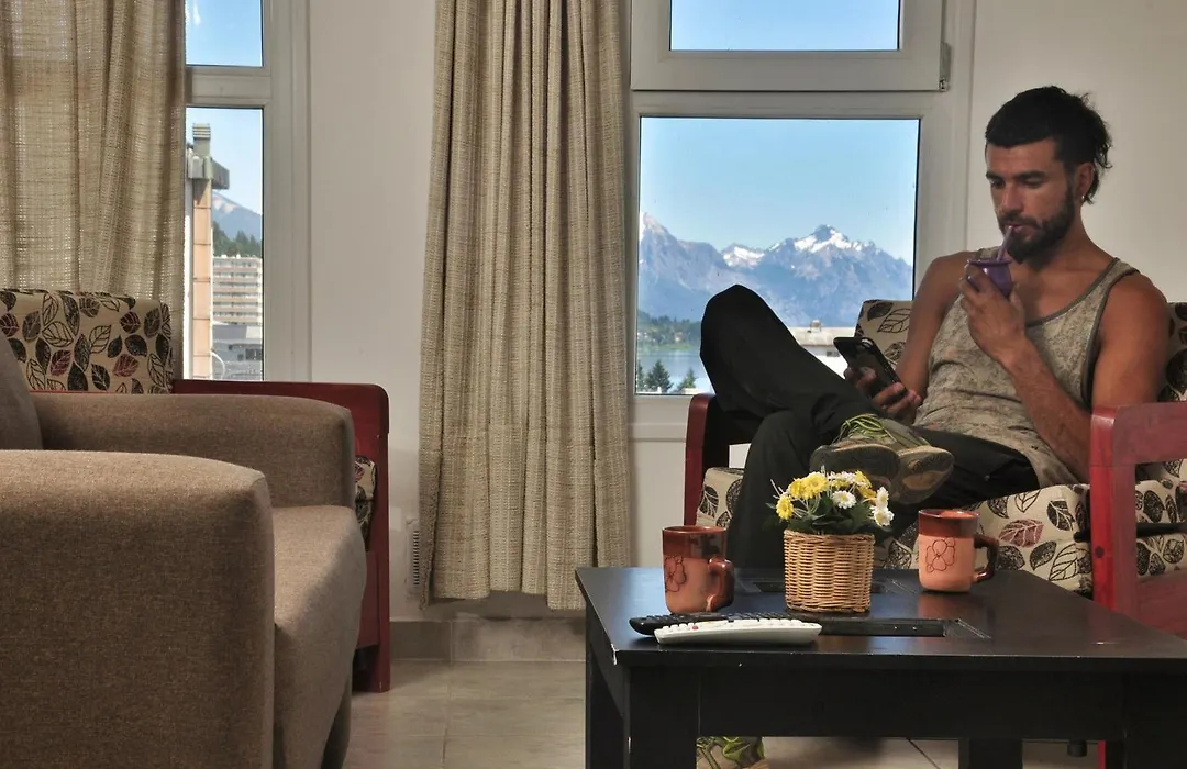 Deleitate con las vistas al Lago y Montañas en el centro de Bariloche-1