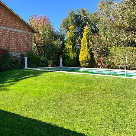 Casa Sonada Con Quincho Y Pileta-3
