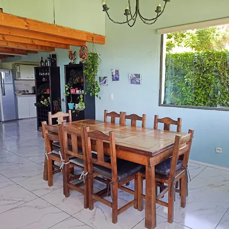 Hermosa Casa A Una Cuadra Del Lago-3