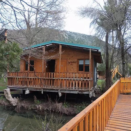 Los Coihues Camping & Hostel-3