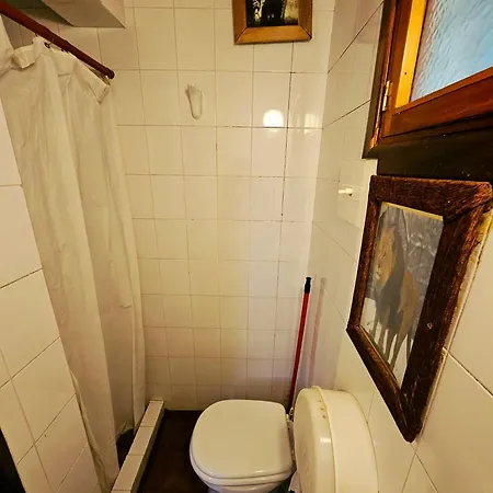 Universal Traveller'S Hostel-3