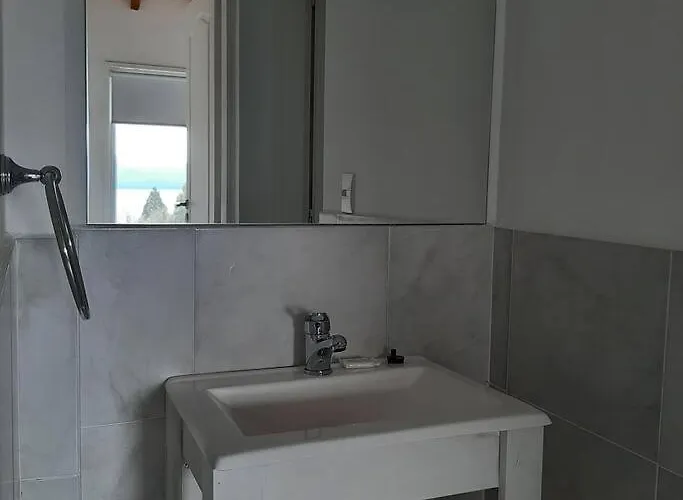 Lindo y céntrico departamento con vista al lago San Carlos de Bariloche admite animales
