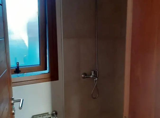 Apartamento Lindo Y Acogedor Anexo En La Colina, A 15 Min Del Centro De Bariloche. admite animales